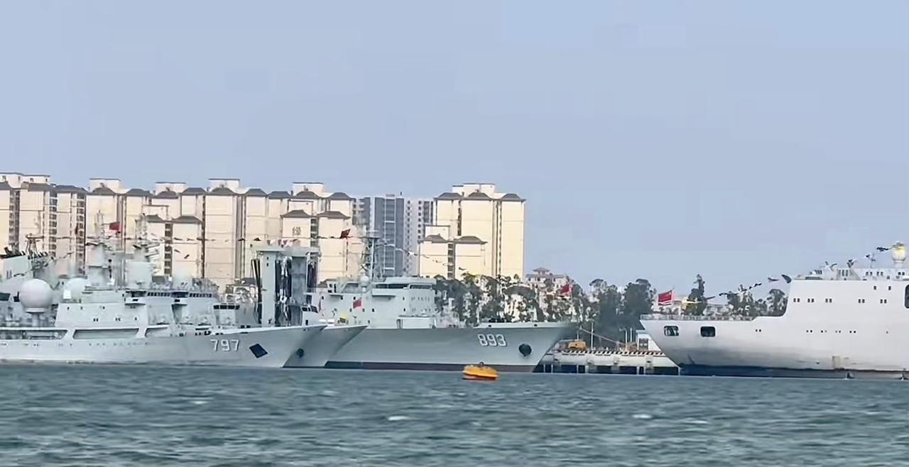 七年了，终于有新的补给舰服役了新批次的903A补给舰舷号从892开始到899号