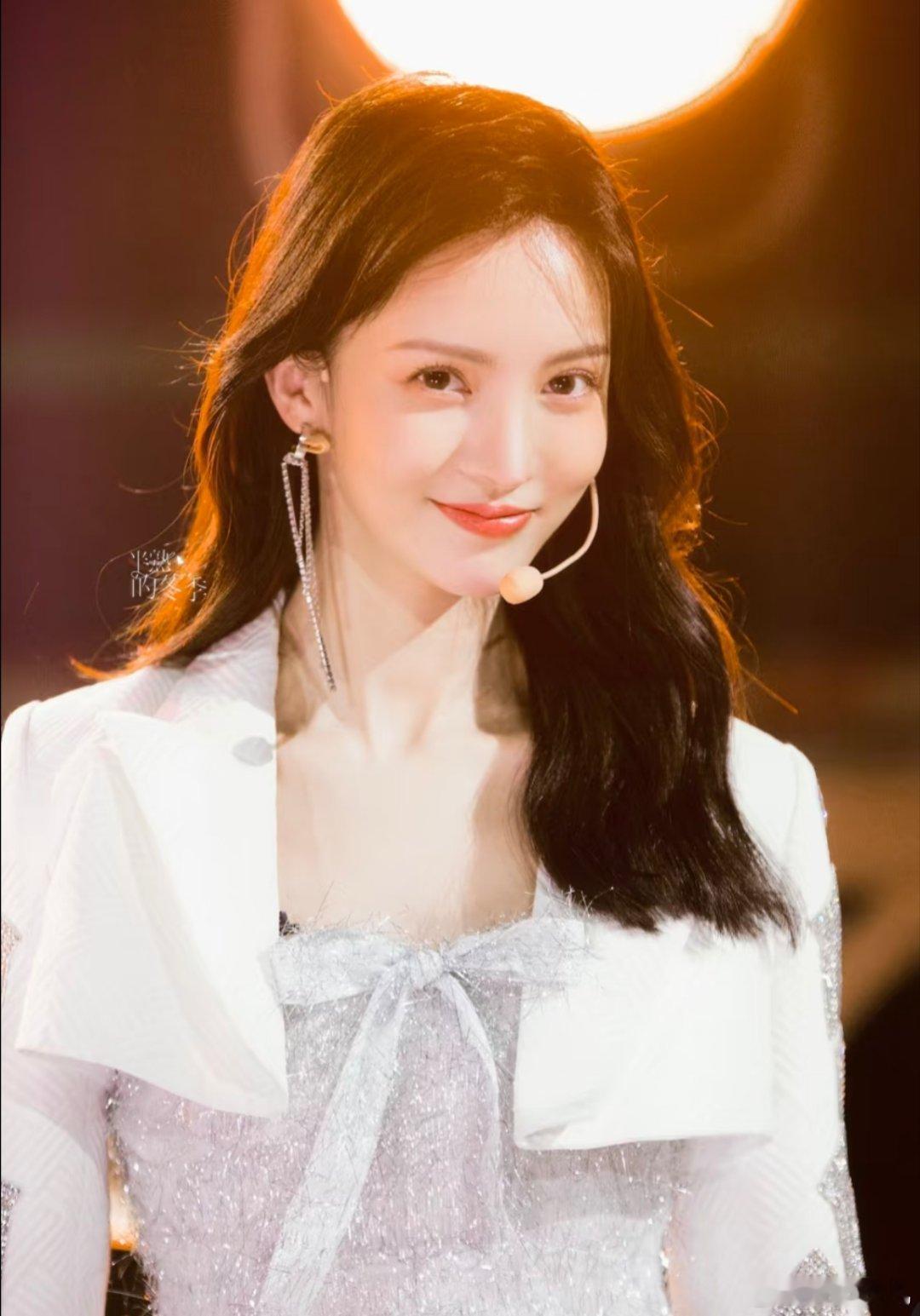 1、张子枫在很多电影制作人眼中完全没有票房号召力，感觉让她饰演一个配角还行，演主