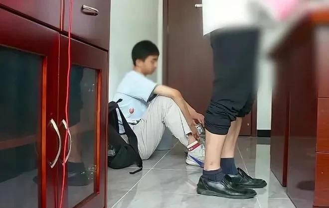 湖南长郡尖子生高考575分被赶出门后续，父母恨铁不成钢，对儿子失望透顶，99.9