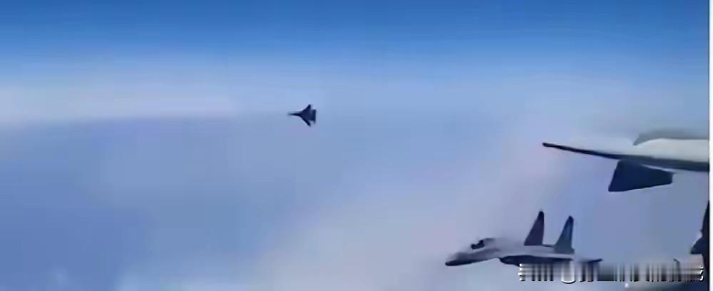 果不其然。​​美国国防部突然宣布了。​​从南海到东海，美方公开的影像里，