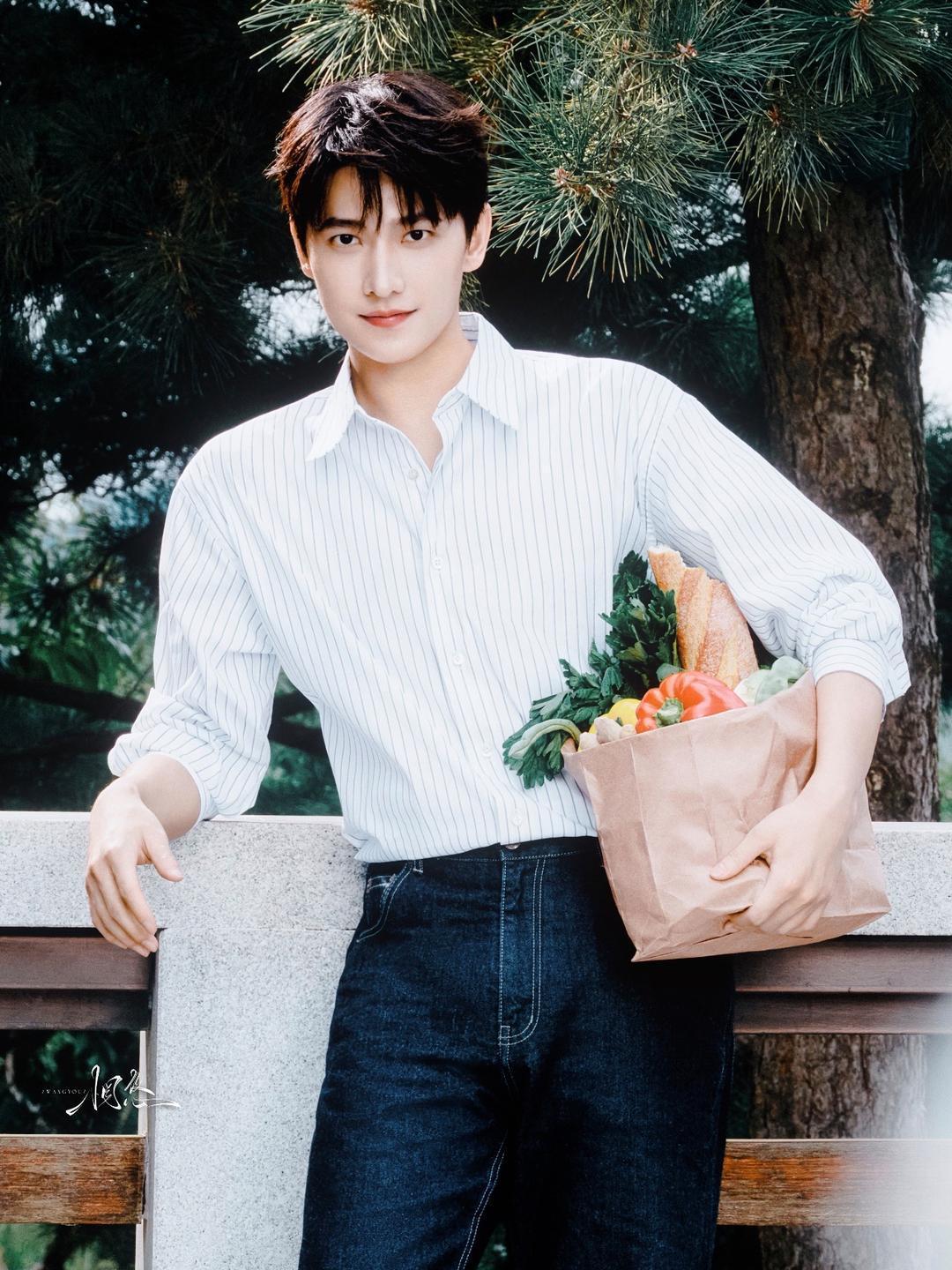 1.杨洋从小就对容貌特别在意，进了圈之后偶像包袱更是一天比一天重，每天有三分之一