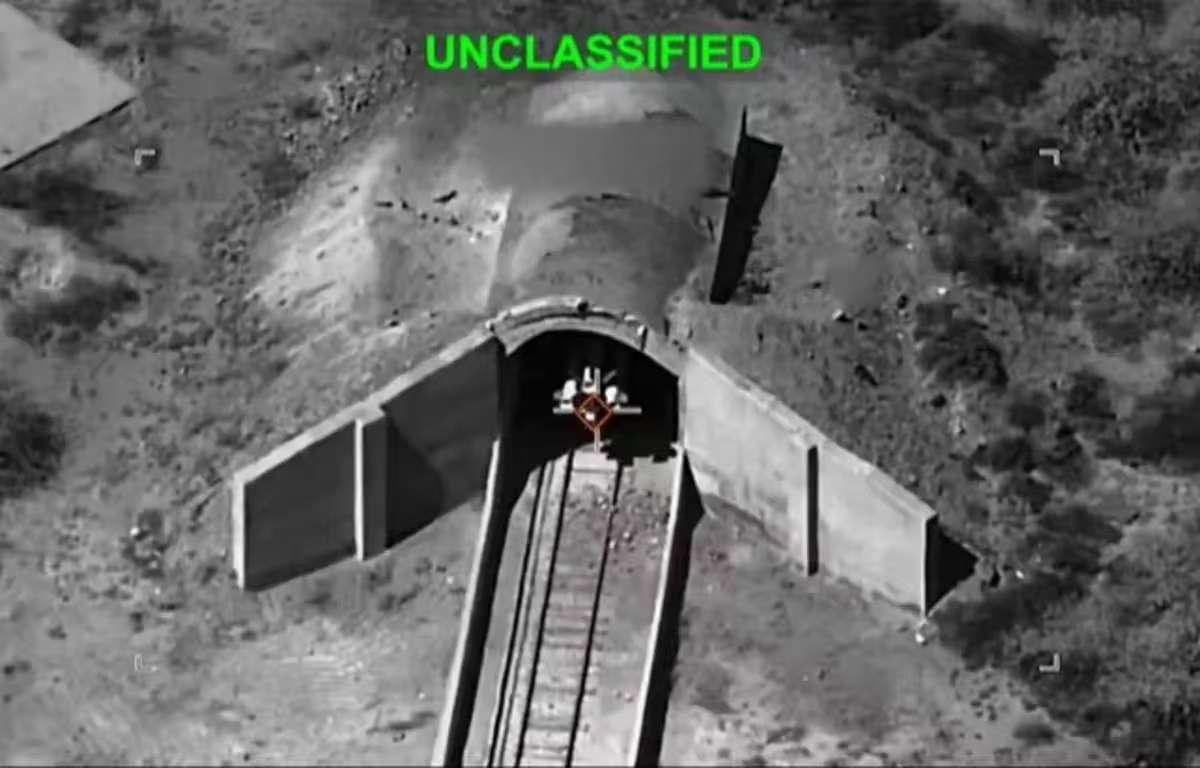 伊朗核设施周围藏的全是半地下坑道防空阵地。但是，伊朗防空导弹阵地，掩体刚一开门，