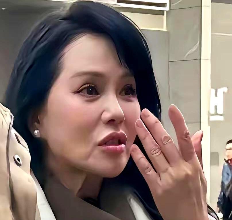 年花百万冻龄，手却像70岁。伊能静每年砸七位数在脸上。热玛吉射频全安