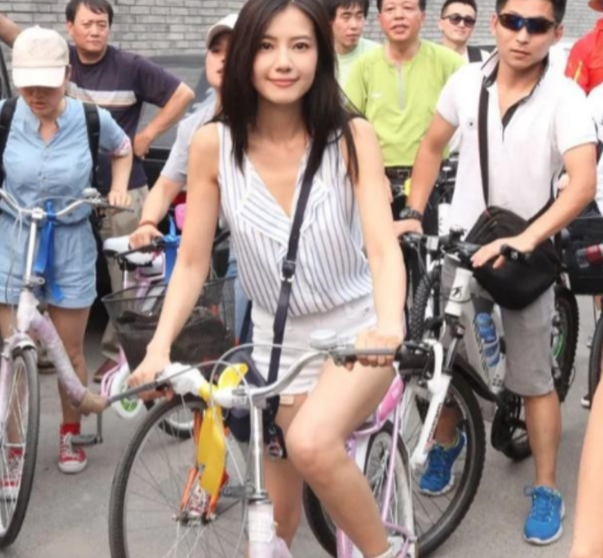 2005年，26岁的高圆圆问张亚东：“你已经离婚5年了，何时娶我？我想给你生孩子