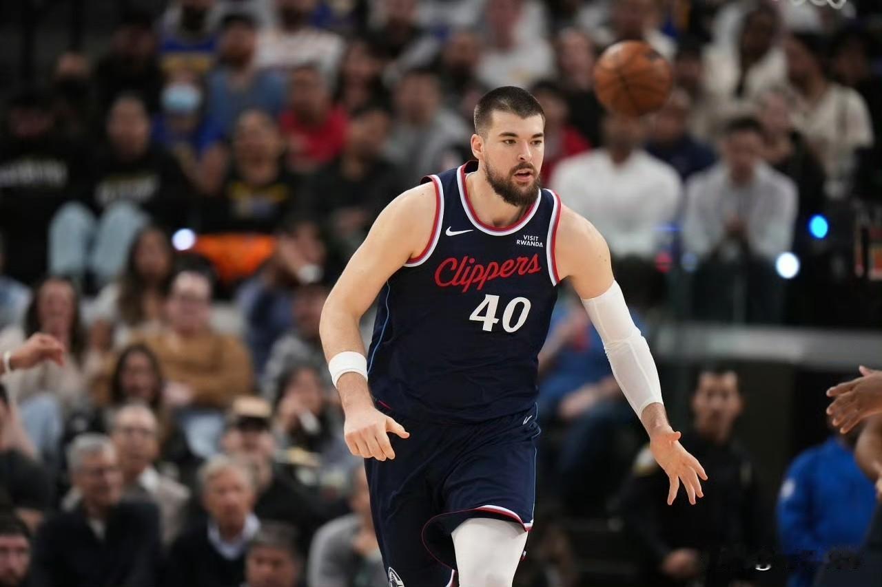 快船队肠子都要悔青了！据TomerAzarly报道：消息人士透露，联盟曾有