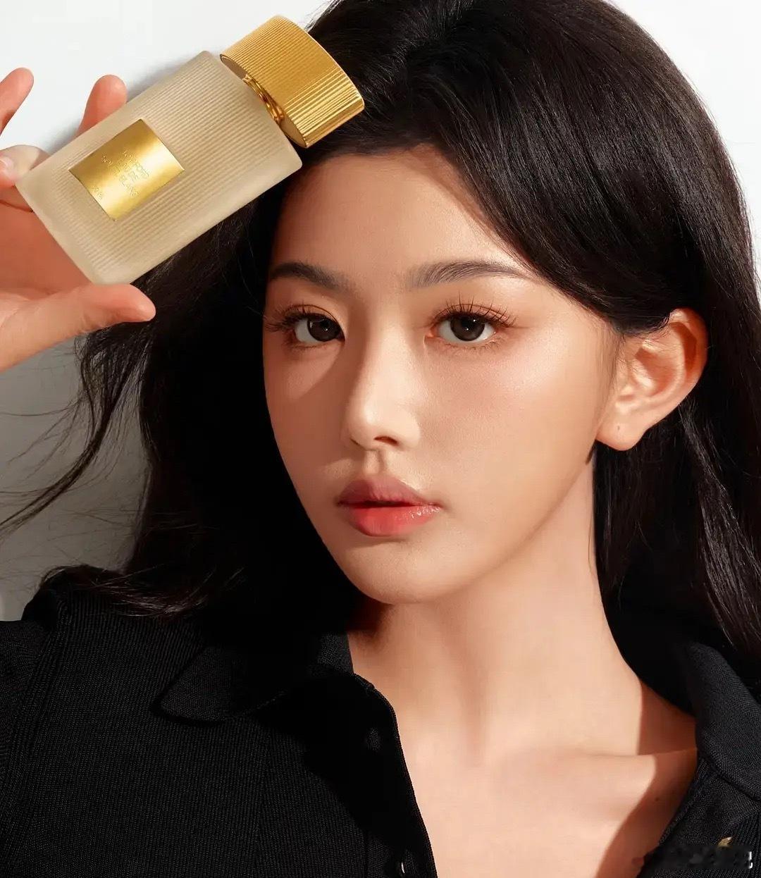 顶着这张脸，商务差是有原因的