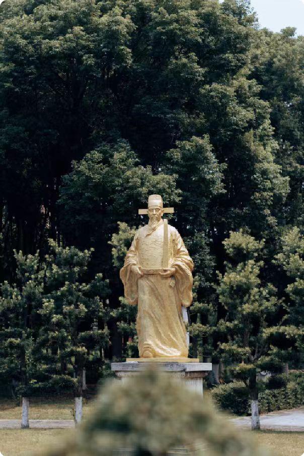 一个闯宫小人物，搅动大明最高层万历元年正月十九日，一个中年男人穿着宦官衣