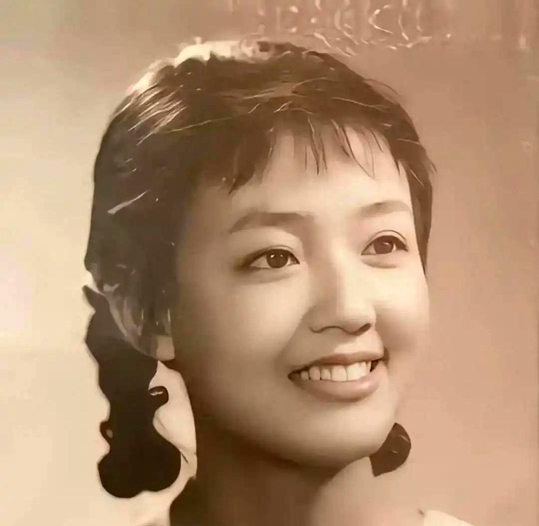 一套首饰，钱不重要，重要的是告诉所有人：孙女永远姓汪。小年夜那天，张兰在