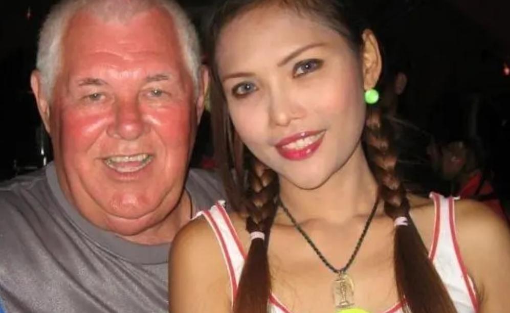 “没老婆？租一个啊！月供2000！”是的，你没听错，在泰国流行一种租妻服务，可以