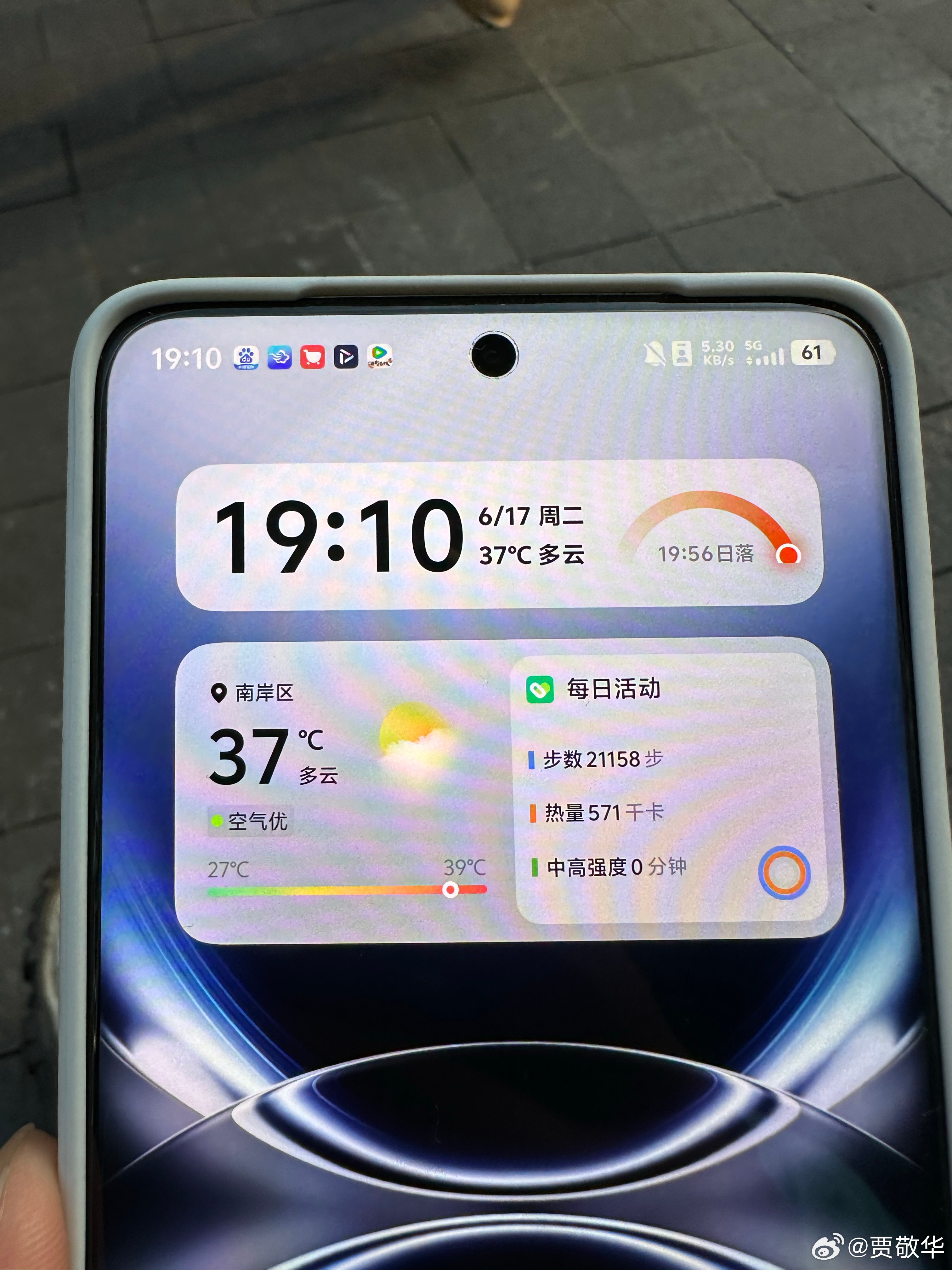 老家邻居说别人都可以搜到5G-A网络，他的手机搜不到，问我怎么回事？我看了下他手