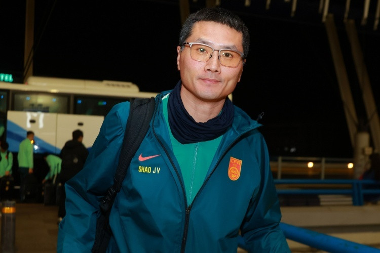 #国足飞抵悉尼准备FIFA系列赛#当地时间3月23日下午13:20（北京时间今日