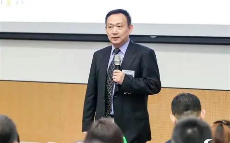 最狠的间谍，不偷你的情报，也不策反你的人，而是直接在你家里，帮你“立规矩”！卢