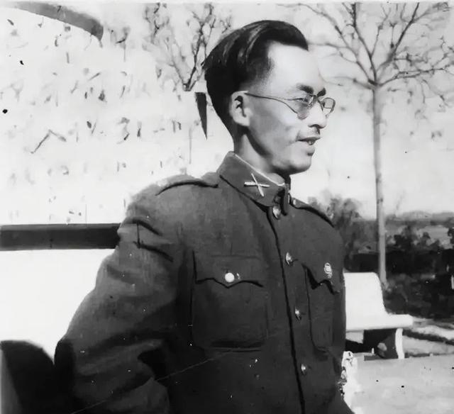 1949年，国军师长李碧光被俘，面对审问，他提了一个奇怪的要求：“能否帮我给周恩