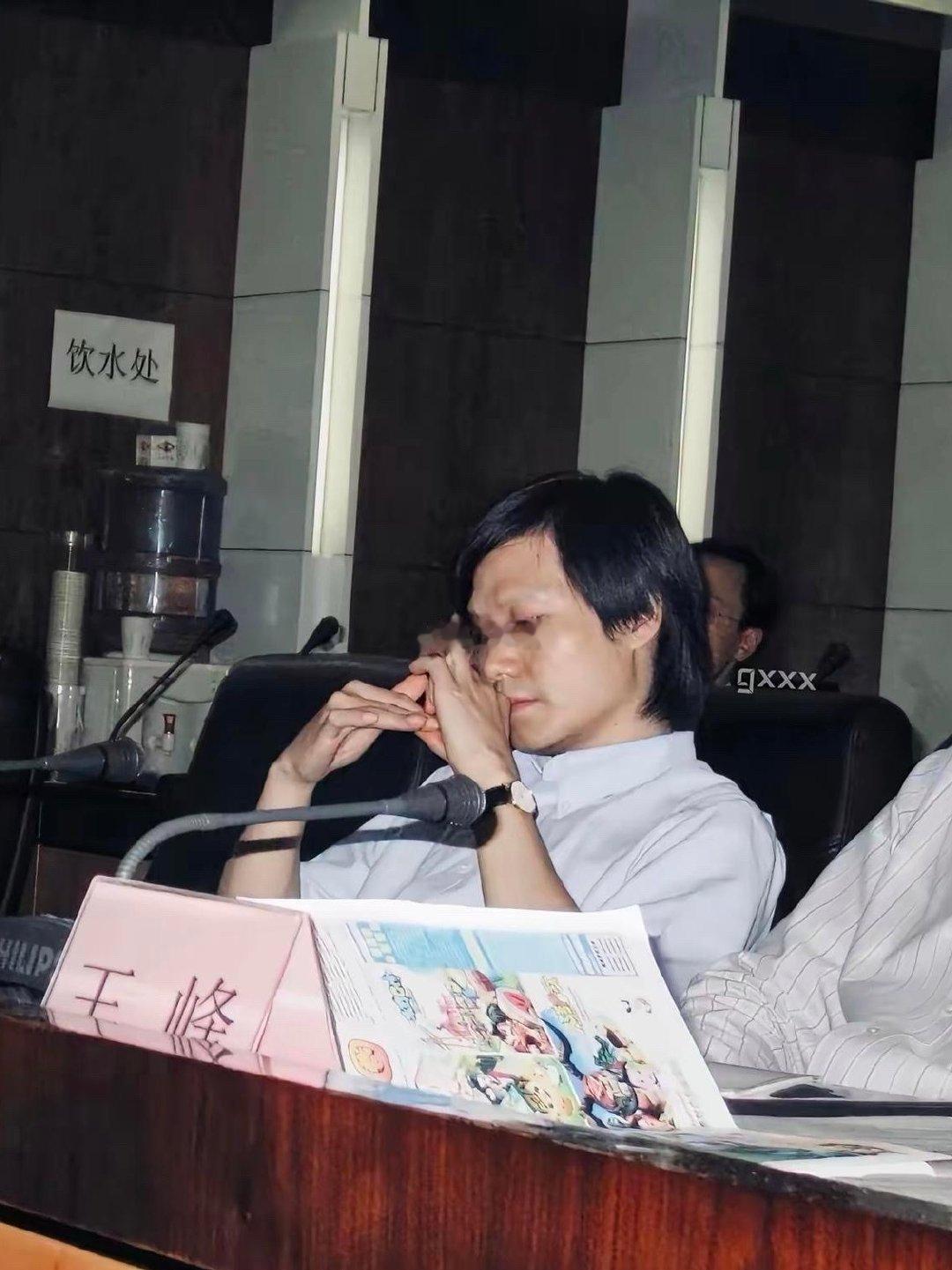 这是雷军？感觉这脸现在放内娱都能直接出道了​
