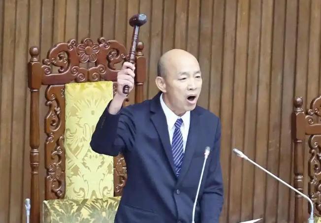 韩国瑜不忍了，最新回应来了，他在个人社群主页发文“上周，我对‘国会’说重话，因为