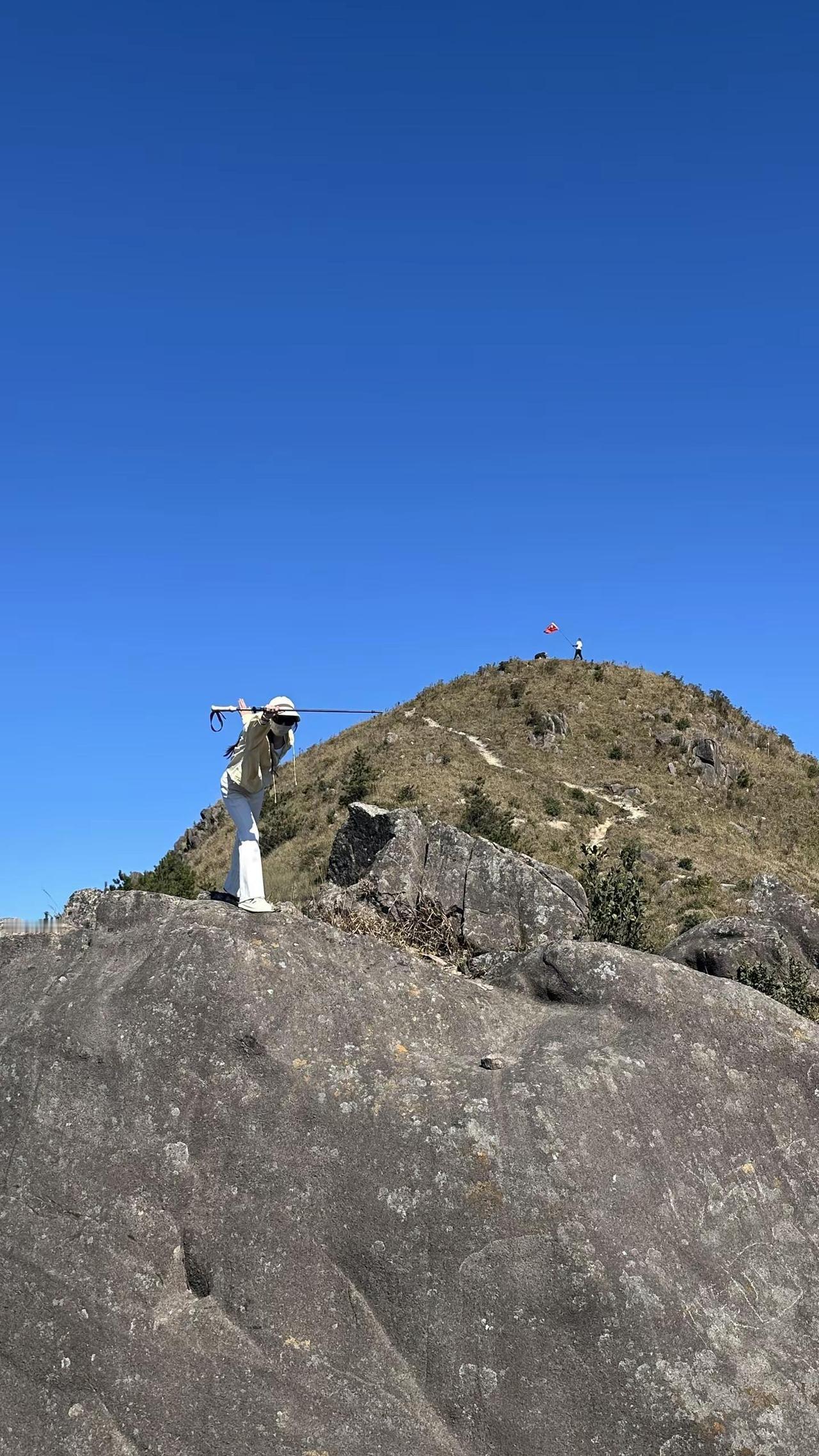 是不是爬上瘾了😂爬山⛰️户外登山爬山攀岩