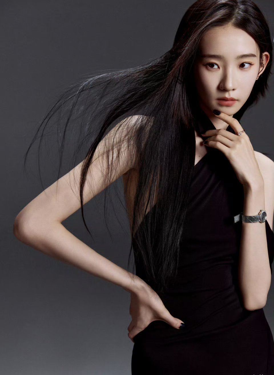 张艺凡～～舞蹈出身气质硬控张艺凡美女张艺凡​​​