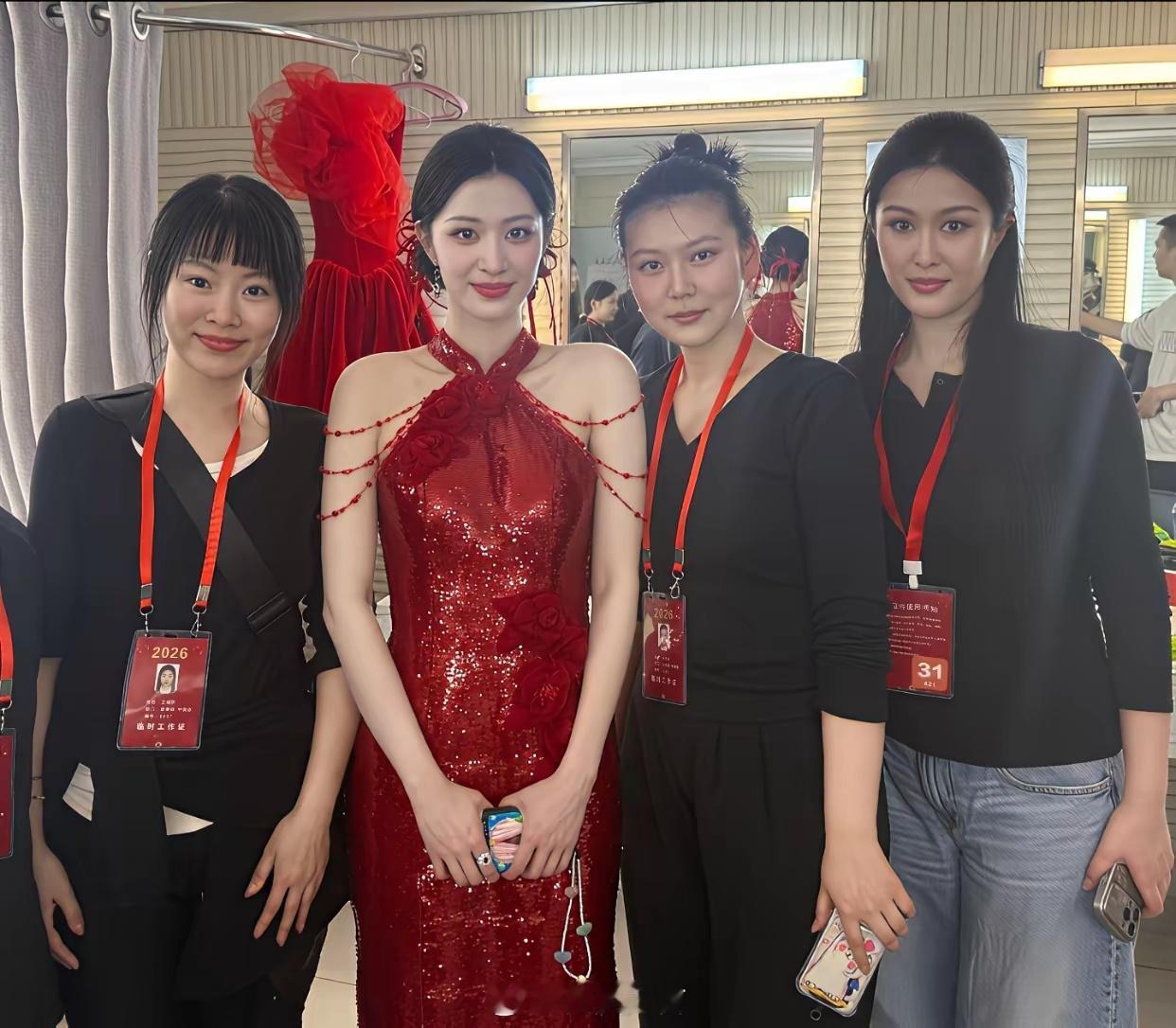 明星和普通人差别真大怪不得他被称为小刘亦菲