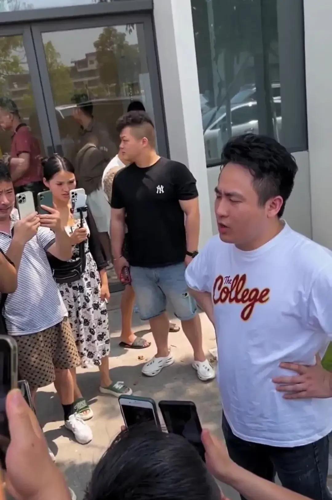 散打和老葛的剧本要演不下去了，因为四合传媒的人把他当成竞争对手并不情愿去配合他玩