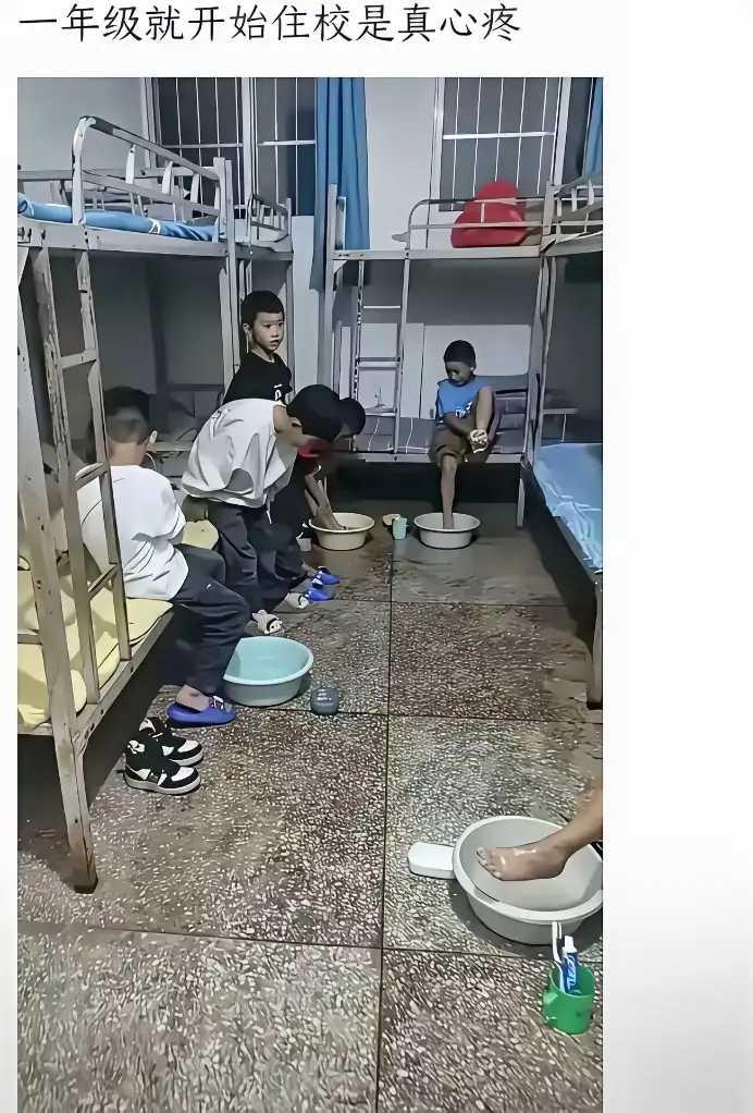 一年级就住校，做父母的心不痛吗