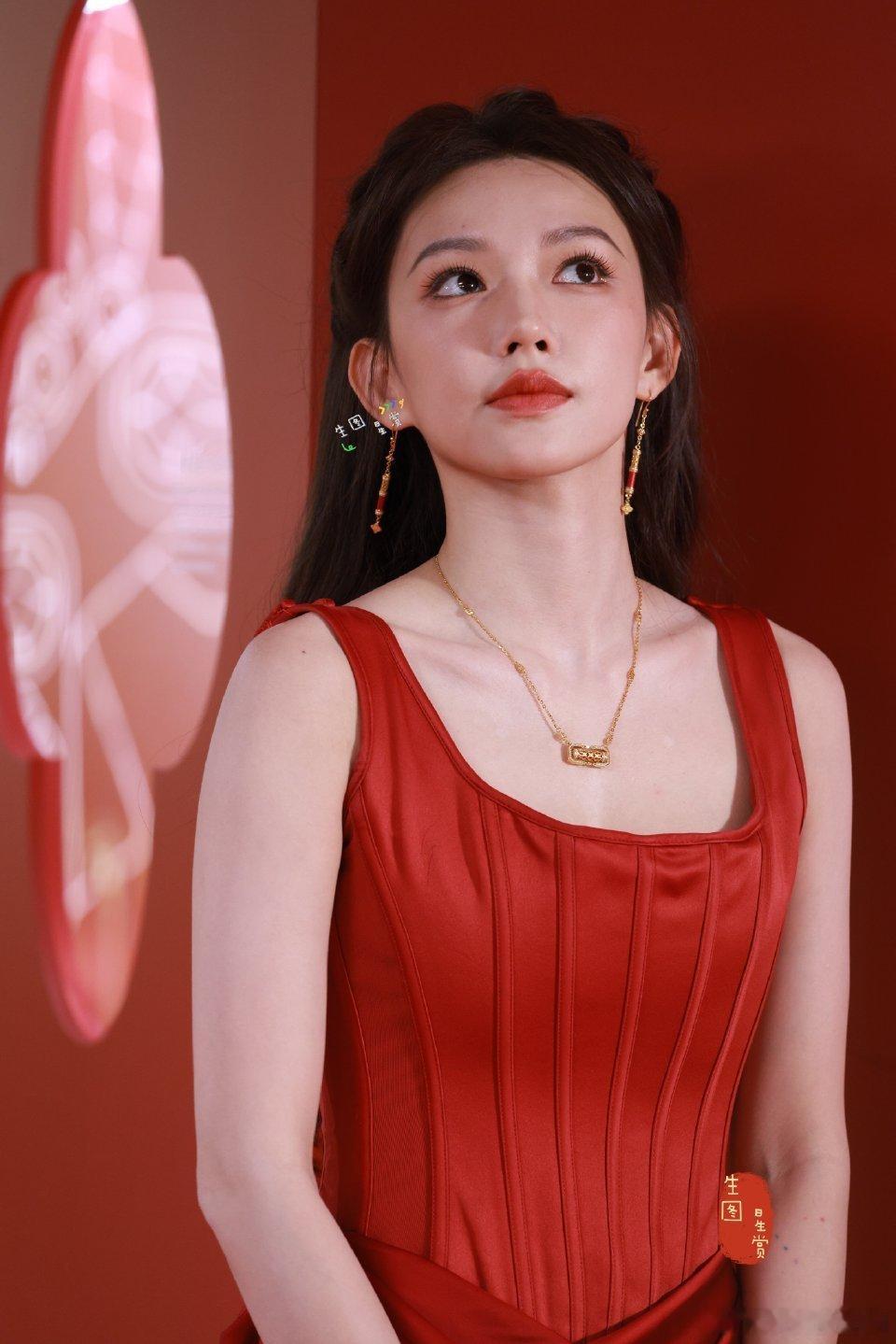 程潇昨日品牌活动直拍，高贵明艳富贵花！！