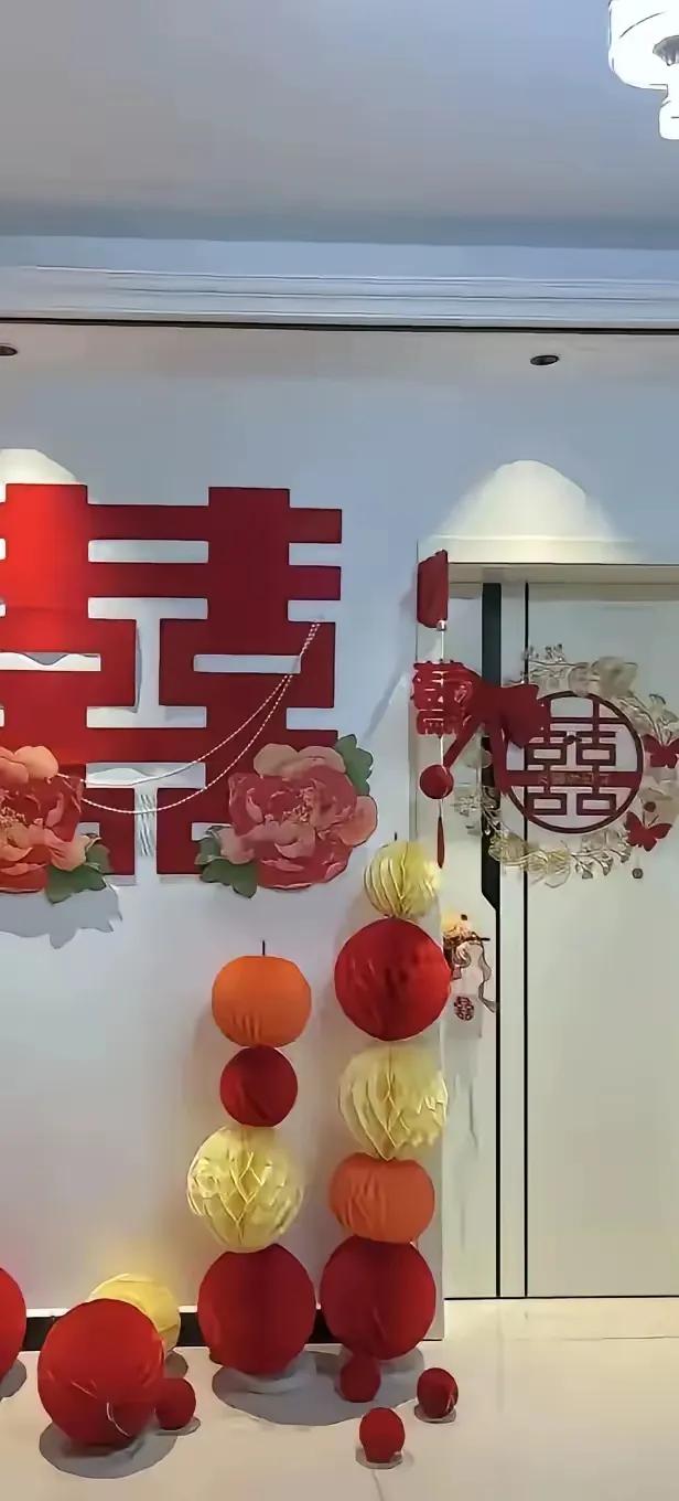 朋友的儿子结婚一个月就离婚了。办完婚礼，两人就去蜜月旅行了。订好了回程机票，媳妇
