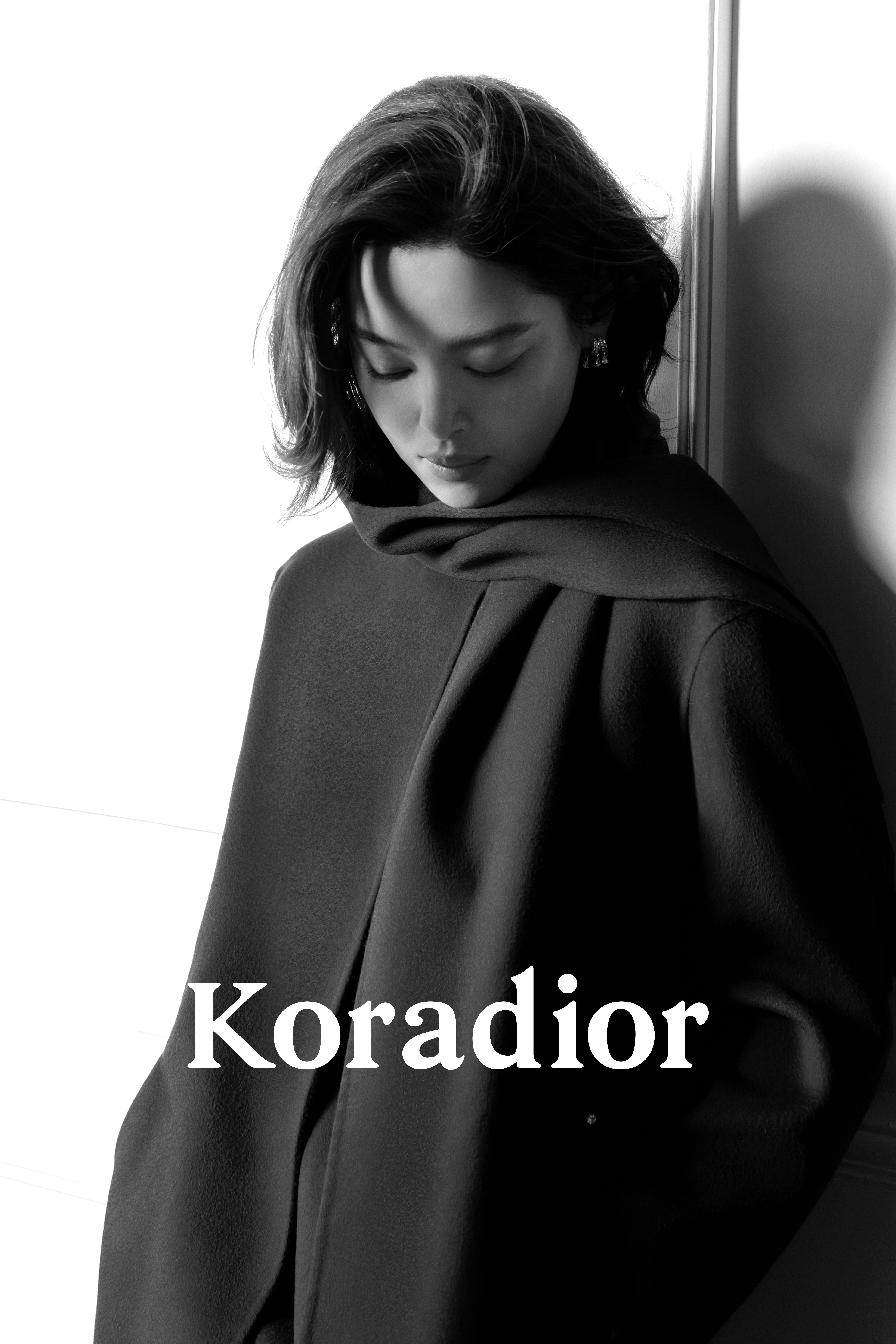 手握多个奢牌代言,金九银十连登VOGUE,V、T中文版主流女刊,就问辛芷蕾的商业