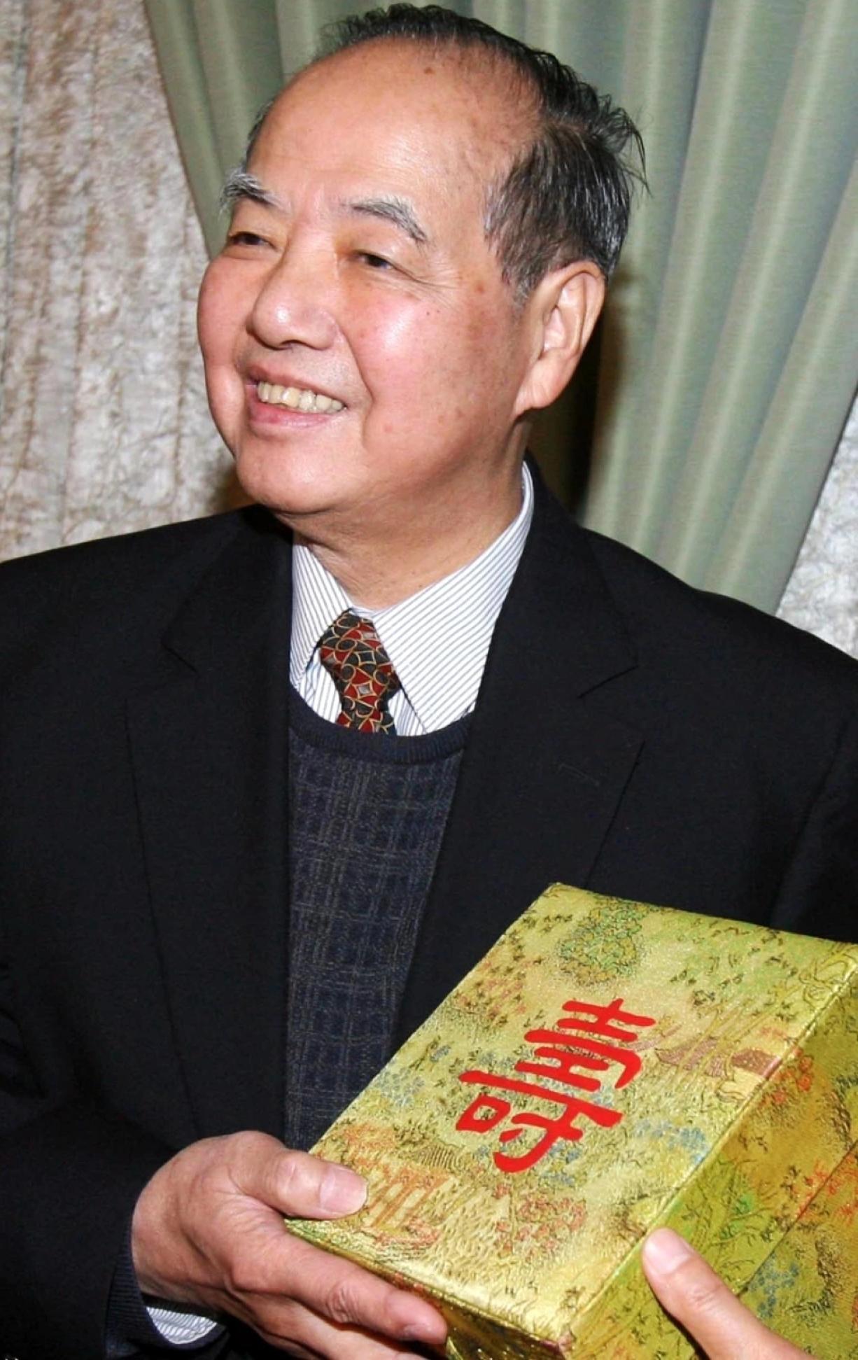 我最佩服也最想不通的就是李政道!北大特意给他分了房,他不住,也不让儿子住,说儿子