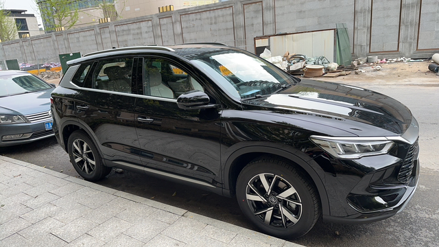 提车第一天周一定的车，买的最低配，有现车，周三就提车了，坐标杭州价格方面，裸