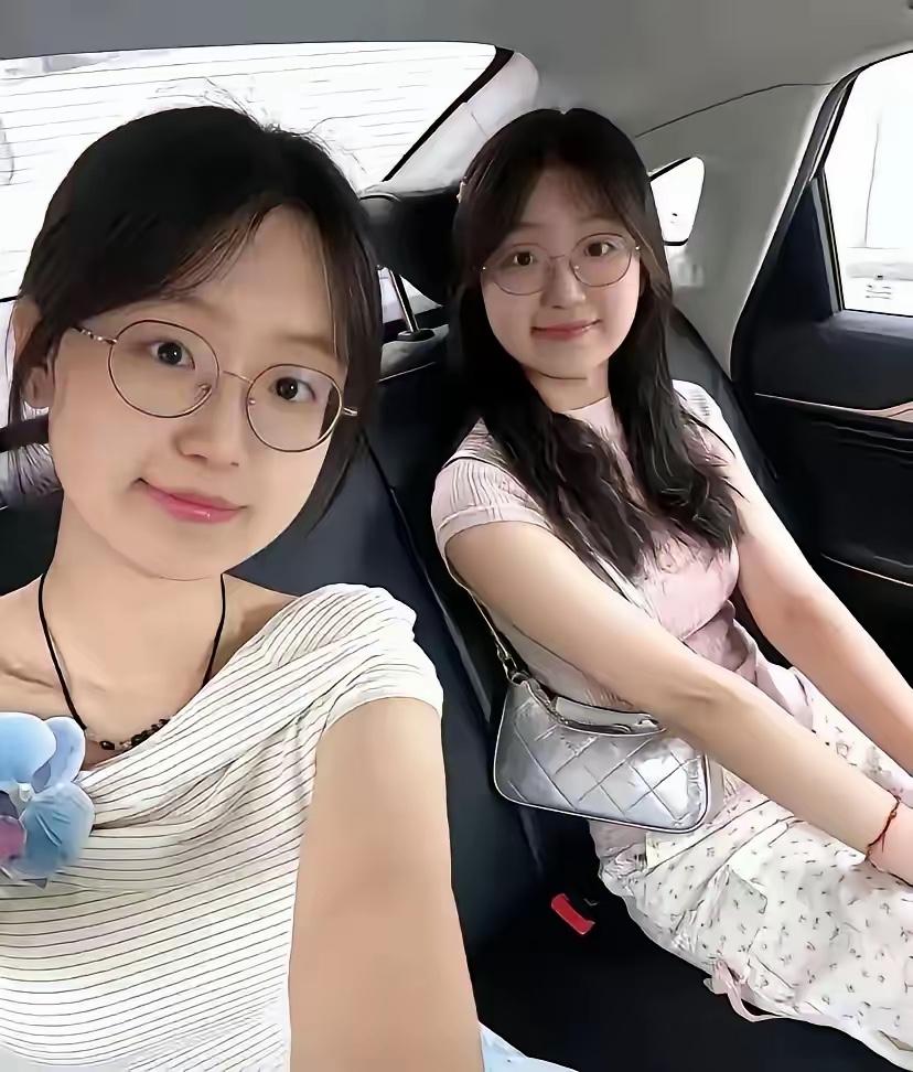 如果是你，你选择100万，还是选择我们其中的一位？不许撒谎，一定要说实话！