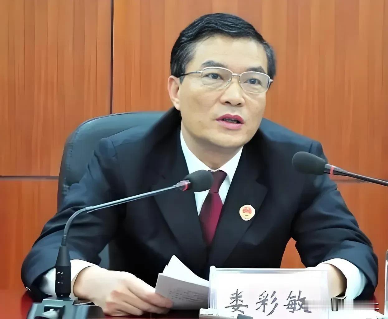 “你们通通给我滚出去！老子要先‘打一炮’！”这句吼出时，KTV里正放着《好日子