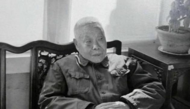 1923年，婉容把太监孙耀庭叫进闺房，命令他伺候自己冲澡，谁知，当她解开衣衫，孙