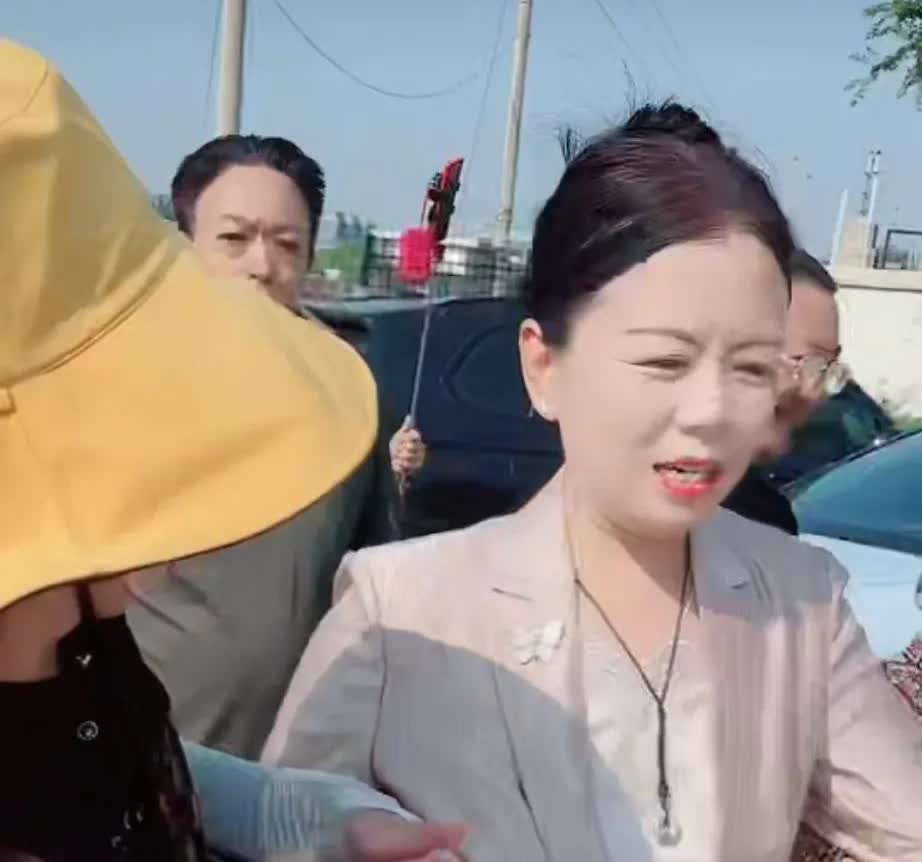 终于见到了，许妈姚爸的本人了！等待的小星星们都欢呼雀跃起来…真是太难得了