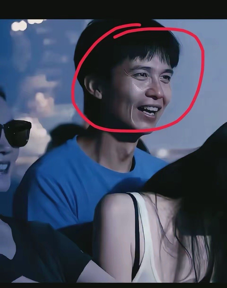 我得说句公道话。王菲那个男闺蜜，在音乐节上对陈粒动手动脚，事后居然有人拿他的性