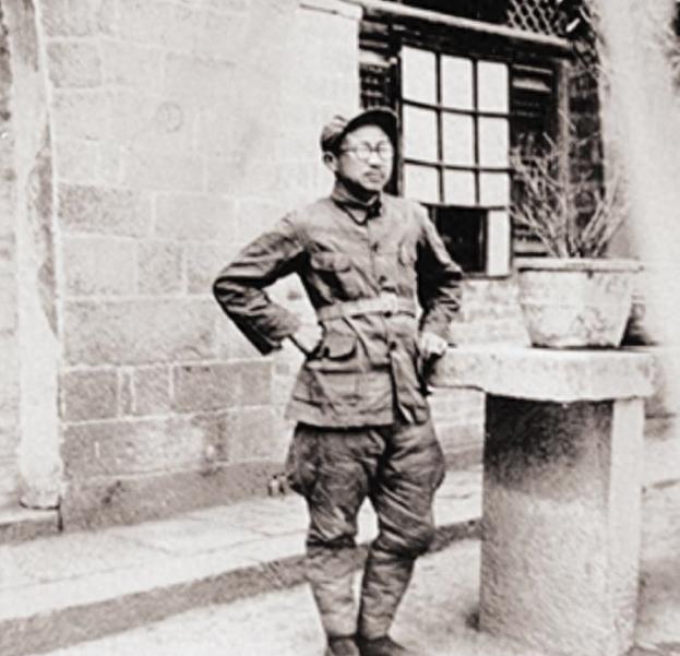 34岁任国民党少将，63岁成共产党大将，李宗仁坦言内心愧疚，这人是谁1924年