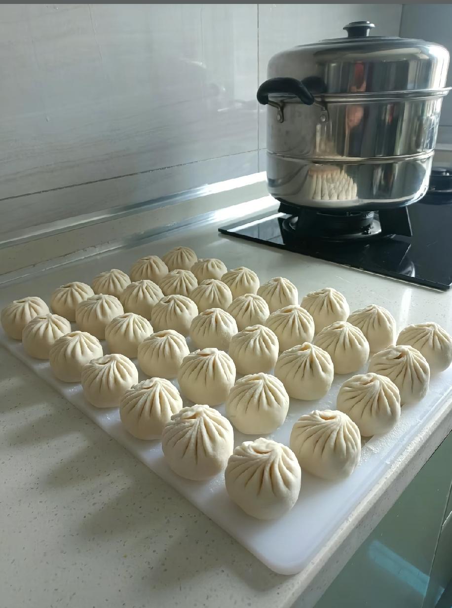 中国父母是不是都这样，给儿子置办彩礼，给儿子买房，给儿子带孩子，给儿子免费帮忙。