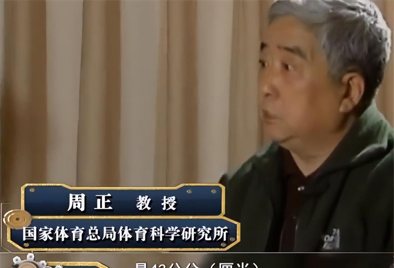 1920年，西藏林芝，普多跟舅舅一起到山上打猎，眼看天色已晚，回家来不及了，于是