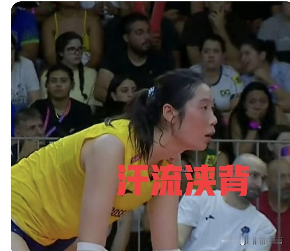 半决赛的朱婷又被热的满脸通红，太不容易了[捂脸哭]看，朱婷的脸蛋像涂了胭脂一般红