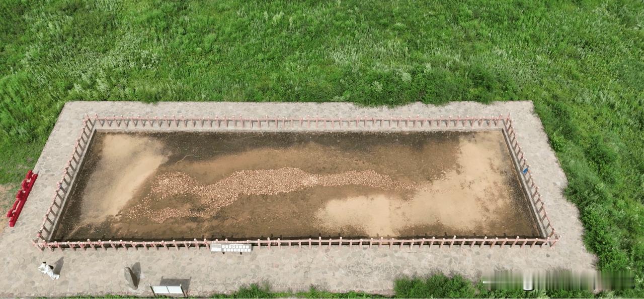 远古时期是不是真的有龙啊，要不然怎么在8000年前的遗址当中都能发现龙图腾，而且