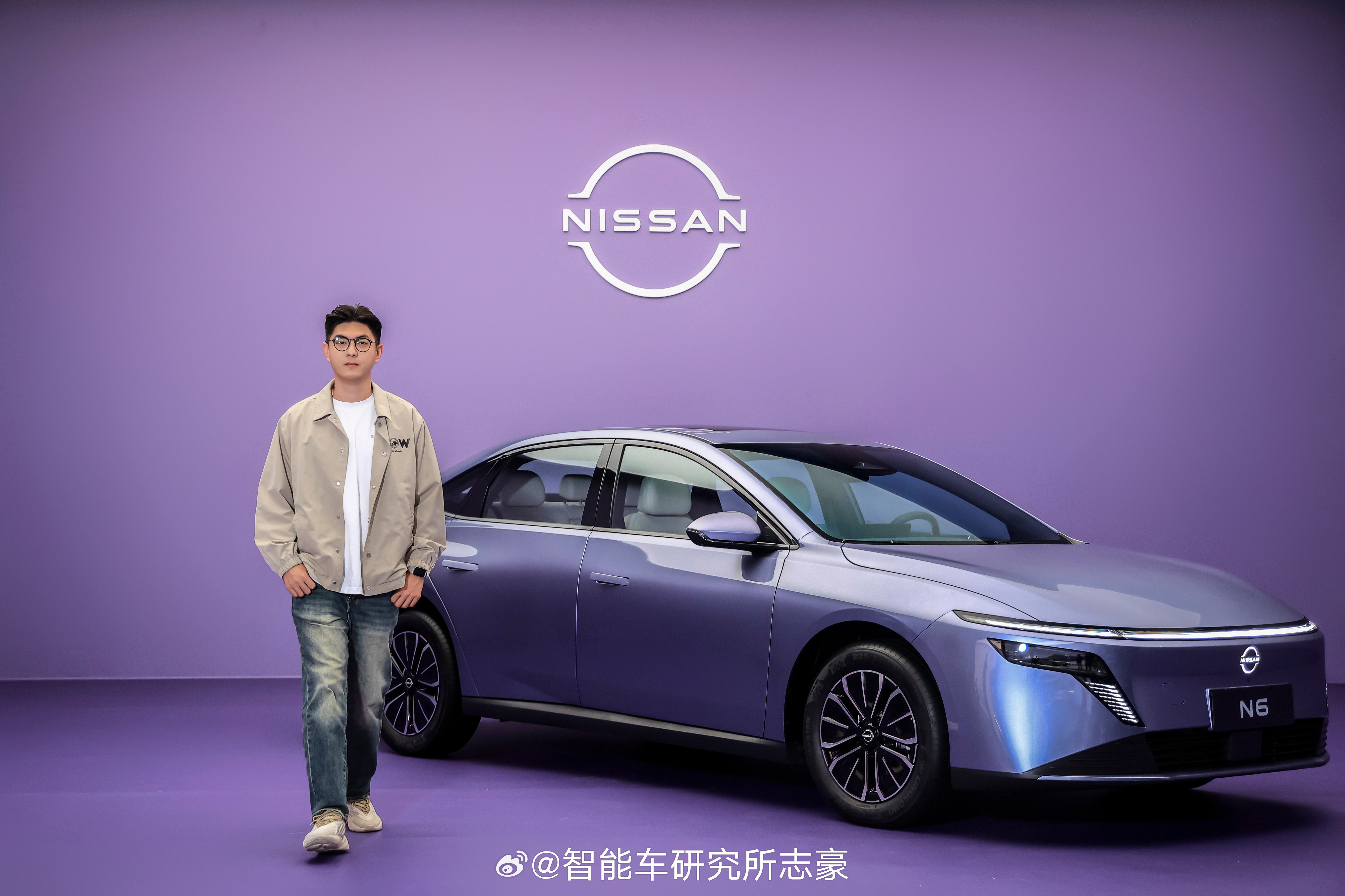 日产N6来啦，官方话题已经精准地描述了它定位了：就是插电式混合动力的N7。一样有