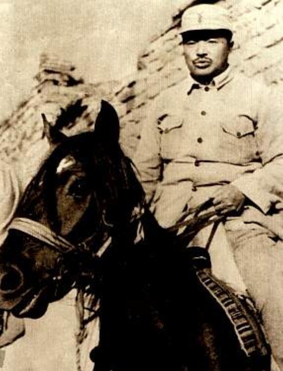 1947年，我军截获了一匹战马，然而当贺龙在得知这匹马的特征后，心中大惊，他当即