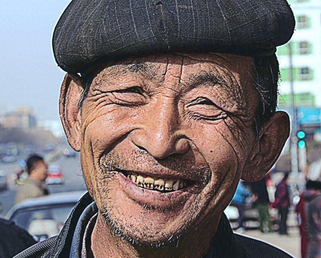 我今年62岁，退休好几年了，每个月退休金6000多，手里悄悄攒下了48万存款。在