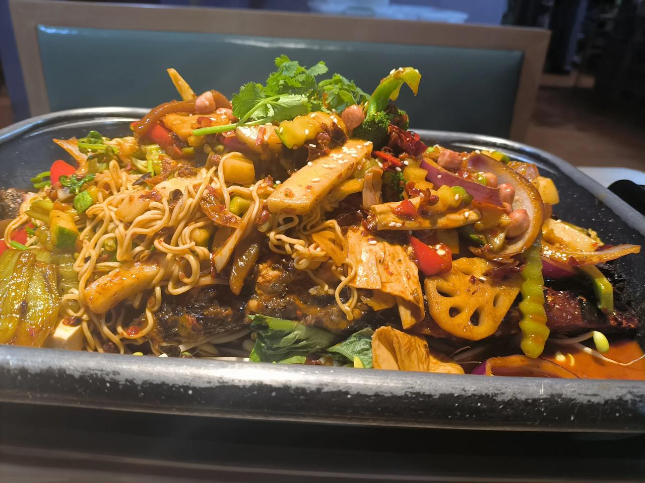 越来越觉得，人生还是不能太圆满。我小姨才43岁，是单位的办公室主任，活了半辈