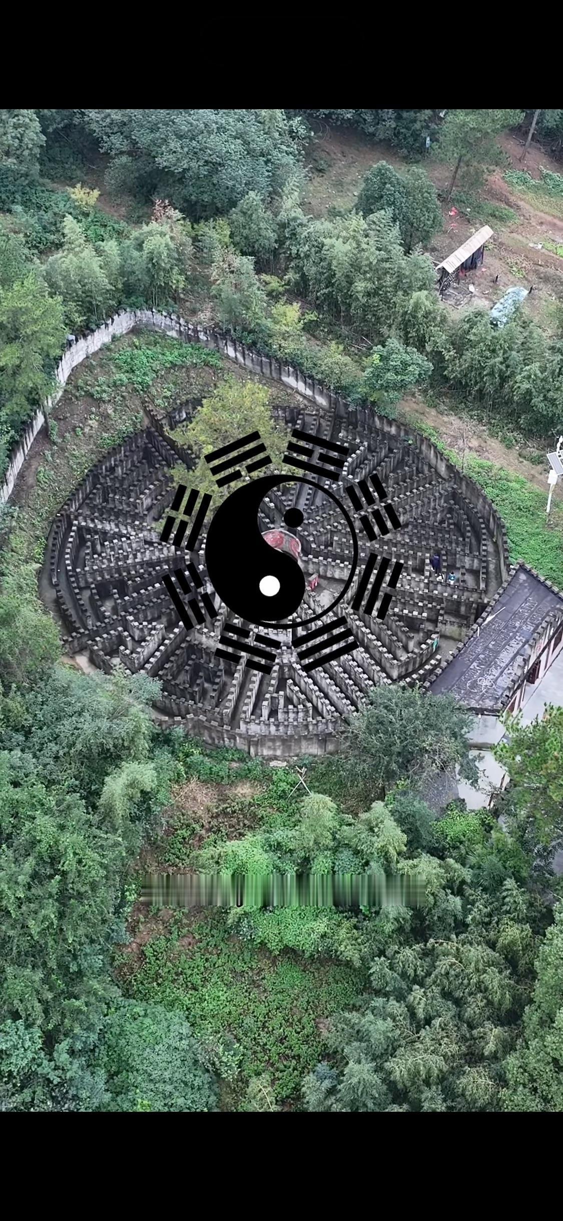 这就是1800年前，诸葛亮阵法八卦阵，它曾靠此阵抵御住敌方10万精兵，里面错综复