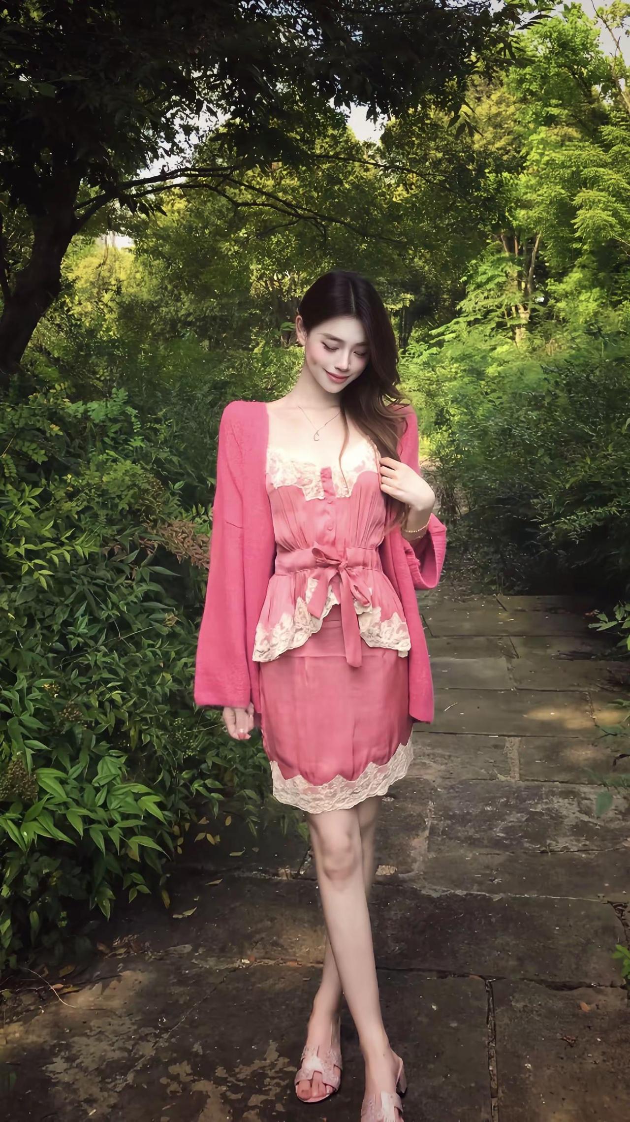 幸福迢迢如流水从此以后我只想和珍惜我的人细水长流森系穿搭粉色连衣裙