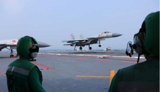 日专家惊呼“非常可怕”！推测J-15在100公里外就锁定日机 这事得从辽宁舰