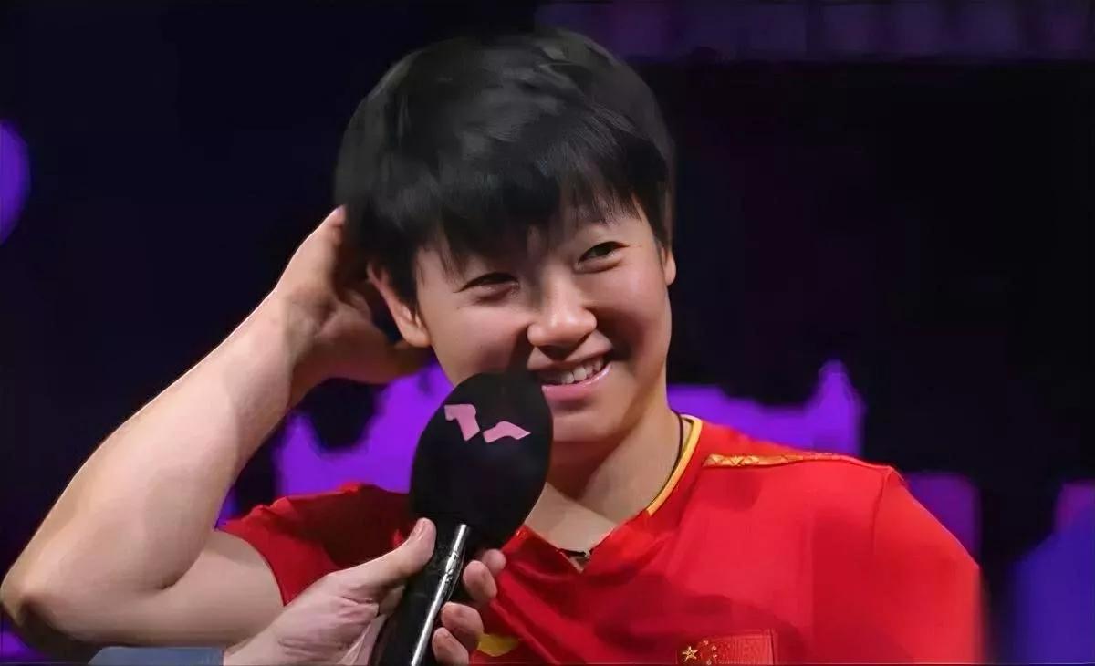 冠军到手！莎莎脸红！原来记者一句“澳门美食清单准备好了吗？”直接戳中她的