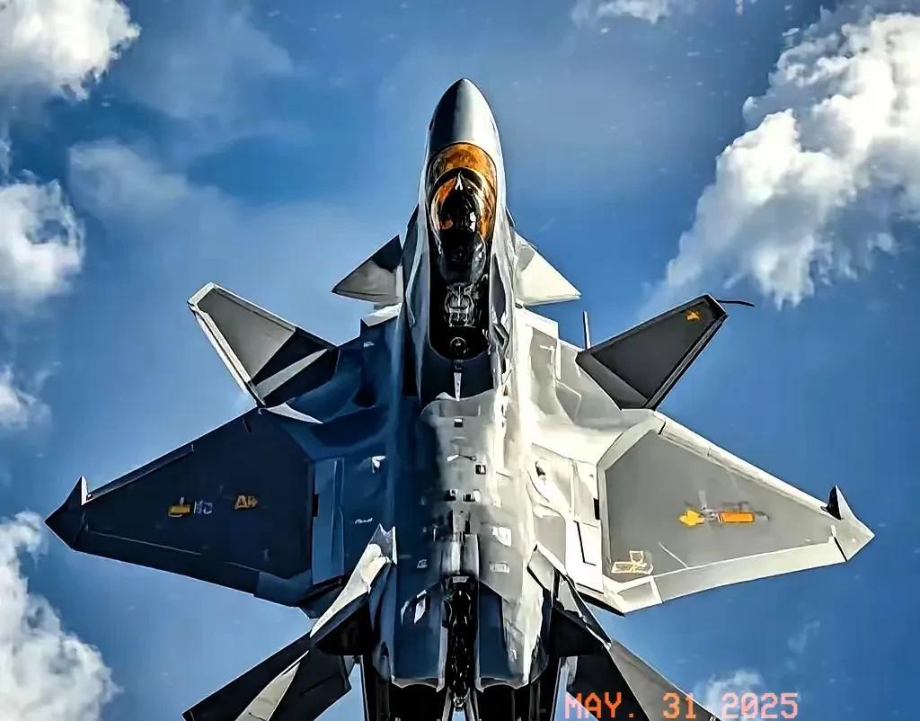 歼-20到底击落了什么？全国都沸腾了，而世界却如此安静！歼-20事件的全国热议