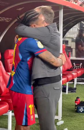 在巴萨夺冠后拉菲尼亚说，如果弗里克没来巴萨，可能他自己就走了，弗里克改变了所有事