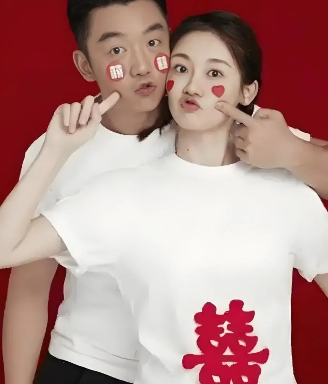 郑凯辟谣停用了丈母娘的亲属卡！虽然辟谣了，但是他还是挺高兴的吧？谁能想